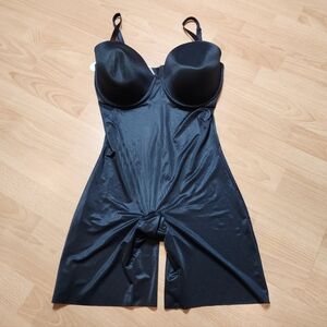 NWT ASSETS by SPANX Flawless Finish Strapless Cupped Midthigh Black Bodysuit 1X